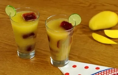 Agua de mango con hielos-chamoy
