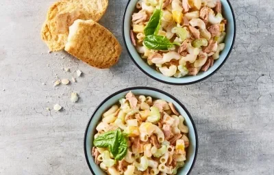 Coditos con crema, atún y mango Coditos con crema, atún y mango