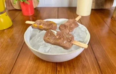 Paletas Heladas de Chocolate y Durazno