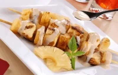 brocheta pollo yogurt y piña brocheta pollo yogurt y piña
