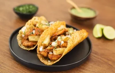 Tacos al pastor con costra de queso