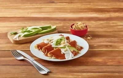 Enchiladas de pollo con salsa de chicharrón
