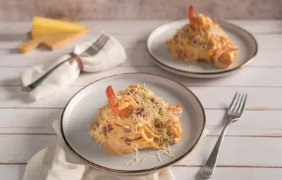 Pasta con camarones en crema de chipotle Pasta con camarones en crema de chipotle