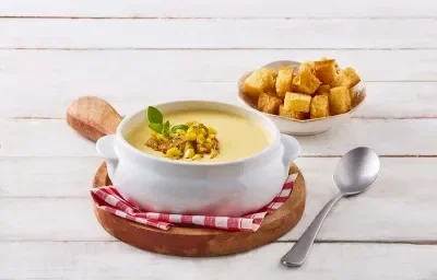 Crema de flor de calabaza con elote Crema de flor de calabaza con elote