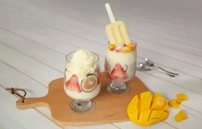 Copa de fruta con dulce de mango Copa de fruta con dulce de mango