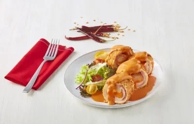 Pechuga cordon bleu con salsa de 3 chiles
