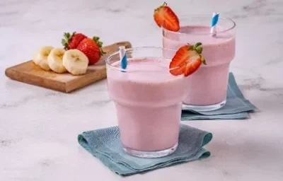 Malteada de Fresa con Avena y Plátano Malteada de Fresa con Avena y Plátano