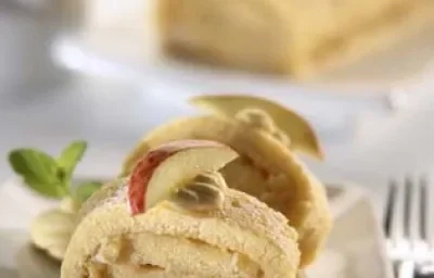 Niño envuelto de manzana