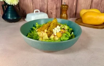 Ensalada de Mango con Pollo Crunchy