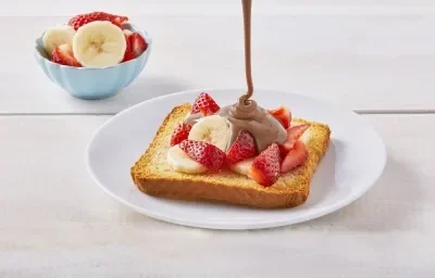 Pan tostado con plátano y fresas Pan tostado con plátano y fresas
