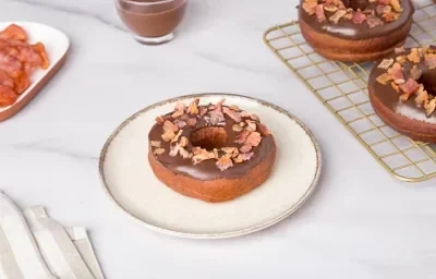 Donas de Chocolate con Tocino Donas de Chocolate con Tocino