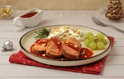 Rollo de Carne con Salsa de Guajillo Rollo de Carne con Salsa de Guajillo