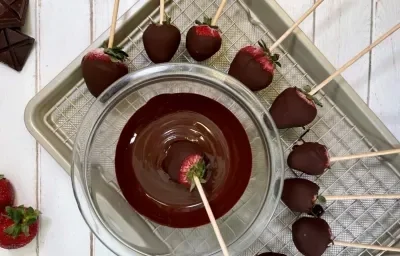 Fresas Cubiertas con Chocolate Fresas Cubiertas con Chocolate