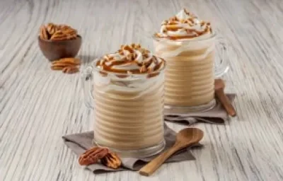 Latte Caramelo con Nueces Tostadas