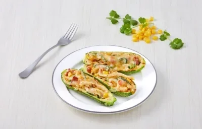 Calabacitas rellenas de rajas con crema Calabacitas rellenas de rajas con crema