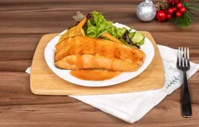 SALMÓN con AJO y CÍTRICOS preparado con Jugo MAGGI® SALMÓN con AJO y CÍTRICOS preparado con Jugo MAGGI®