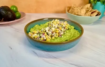 Guacamole con queso feta Guacamole con queso feta