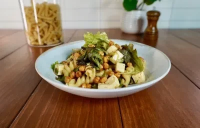 Ensalada fresca con garbanzos