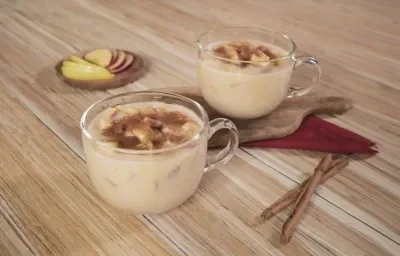 ATOLE de HORCHATA con MANZANA preparado con Leche Evaporada CARNATION® CLAVEL® ATOLE de HORCHATA con MANZANA preparado con Leche Evaporada CARNATION® CLAVEL®