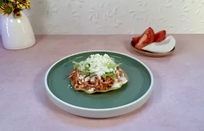 Tostadas de Tinga de Pollo Tostadas de Tinga de Pollo