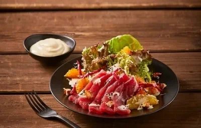 Ensalada con aderezo de parmesano Ensalada con aderezo de parmesano