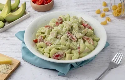 Macarrones con Salsa de Aguacate