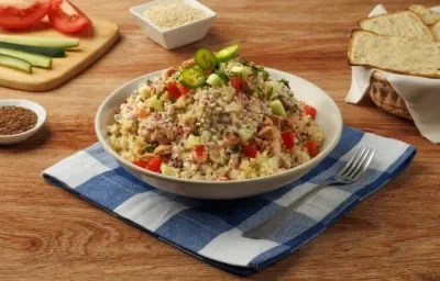 Ensalada de Atún con Quinoa y Linaza Ensalada de Atún con Quinoa y Linaza