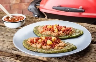 huarache con chorizo al ajo y cebolla huarache con chorizo al ajo y cebolla