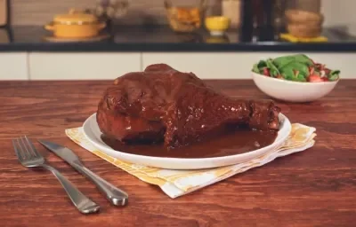 PIERNA de PAVO en ADOBO preparada con Chocolate para Mesa ABUELITA® PIERNA de PAVO en ADOBO preparada con Chocolate para Mesa ABUELITA®