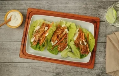 Tacos de Lechuga con Jocoque