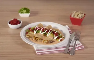Enchiladas rellenas con cáscara de papa