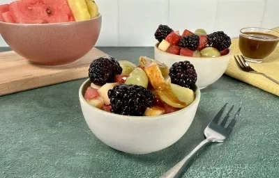 Ensalada de Frutas con Salsa de Mango
