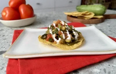 Tostadas de Calabacitas con Rajas