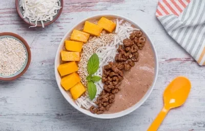 Smoothie Bowl de Chocolate con Mango