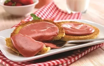 bisquets en salsa de cacahuate y fresa bisquets en salsa de cacahuate y fresa