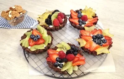 Mini tartas de cereal y fruta Mini tartas de cereal y fruta