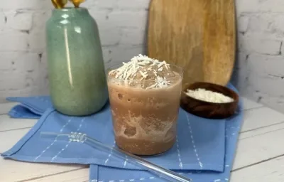 Frappé de cocoa, plátano y coco