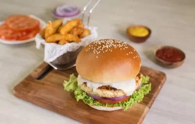 Hamburguesa de pollo y vegetales Hamburguesa de pollo y vegetales