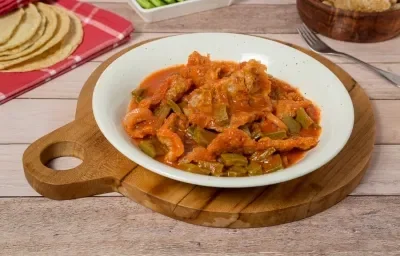 Chicharrón con Nopales Chicharrón con Nopales