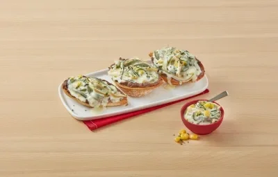 Molletes de rajas con crema Molletes de rajas con crema
