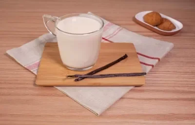 ATOLE de VAINILLA preparado con Leche Evaporada CARNATION® CLAVEL® ATOLE de VAINILLA preparado con Leche Evaporada CARNATION® CLAVEL®