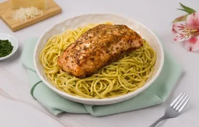 Salmón con Pasta y Parmesano Salmón con Pasta y Parmesano