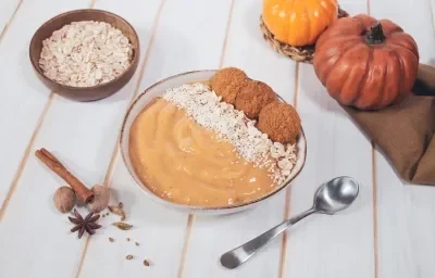PUMPKIN SPICE BOWL preparado con Alimento a Base de Coco CARNATION® CLAVEL®