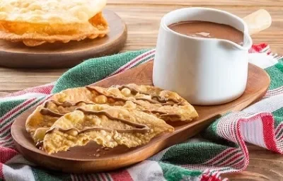 buñuelos con salsa de chocolate