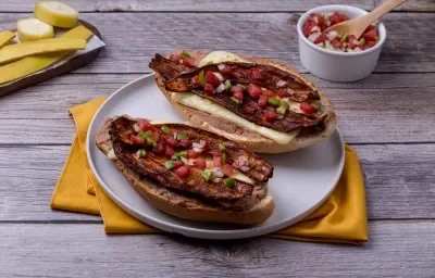 Molletes con Tocino Vegano Molletes con Tocino Vegano