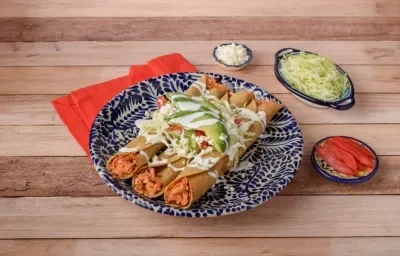 Flautas de Tinga de Pollo Flautas de Tinga de Pollo