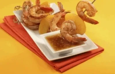 Brocheta de camamron cons alsa de durazno Brocheta de camamron cons alsa de durazno