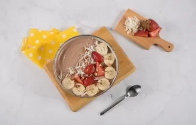 Bowl de Choco Avena con Fruta