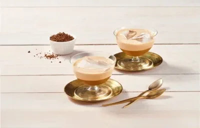 CREMA TASTER'S CHOICE preparada con Leche Evaporada CARNATION® CLAVEL®