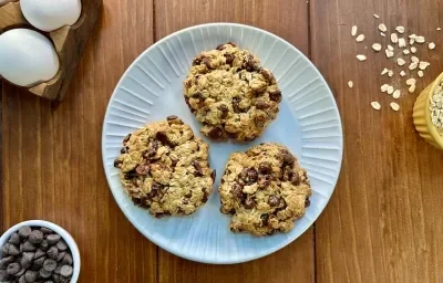 Galletas de avena con arándanos y chispas de chocolate Galletas de avena con arándanos y chispas de chocolate
